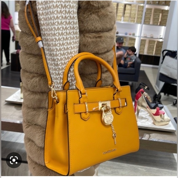 MICHAEL Michael Kors Handbags - MICHAEL KORS🌺 BNWT